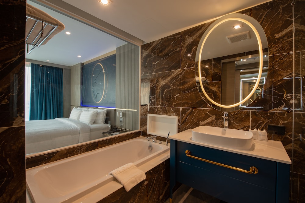 Premier Room (DEE Tower) - Photo 4