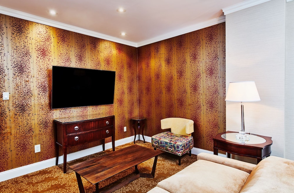 Penthouse, 1 Bedroom, Kitchenette photo 3