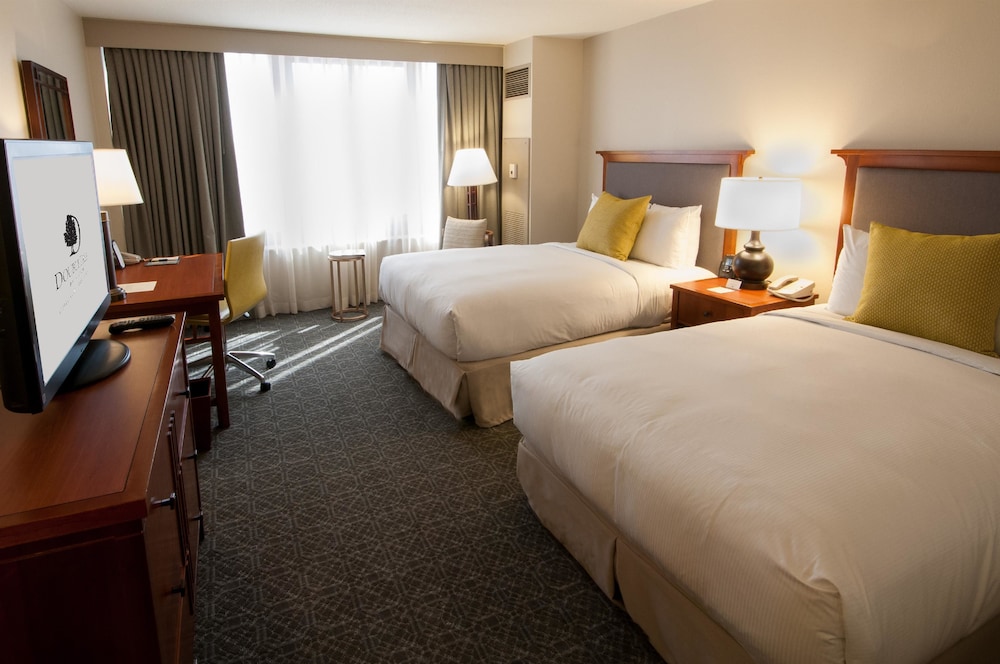 Two Double Beds - Photo 1
