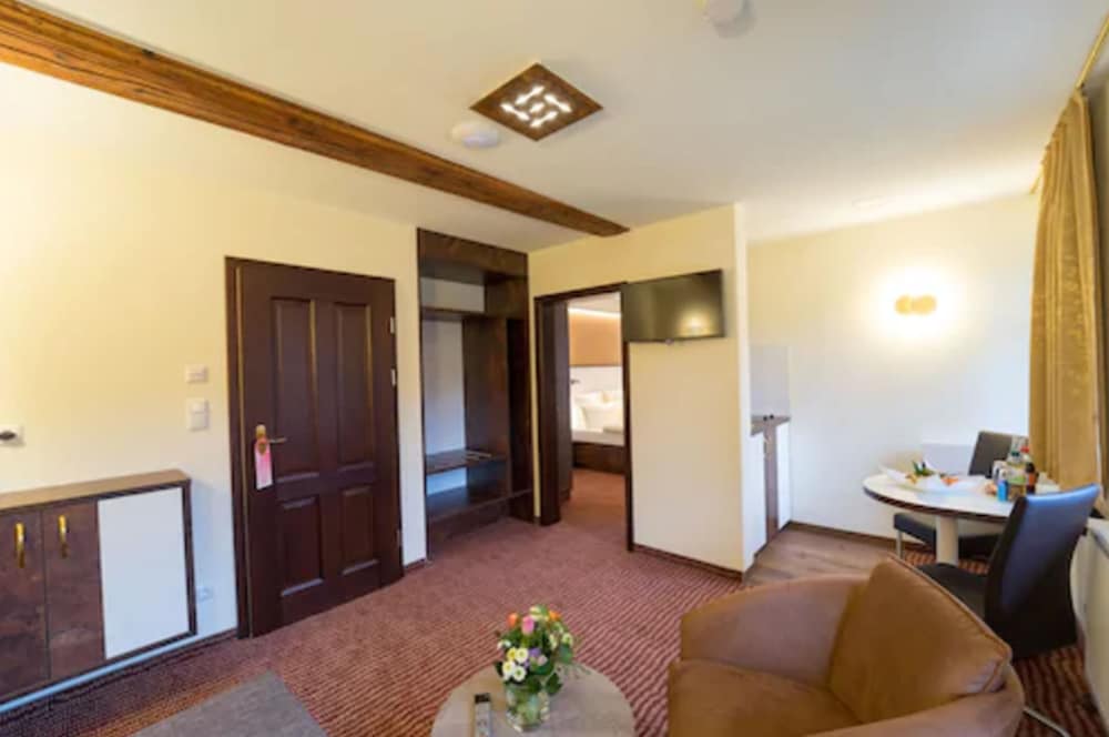 Basic Suite - Photo 2