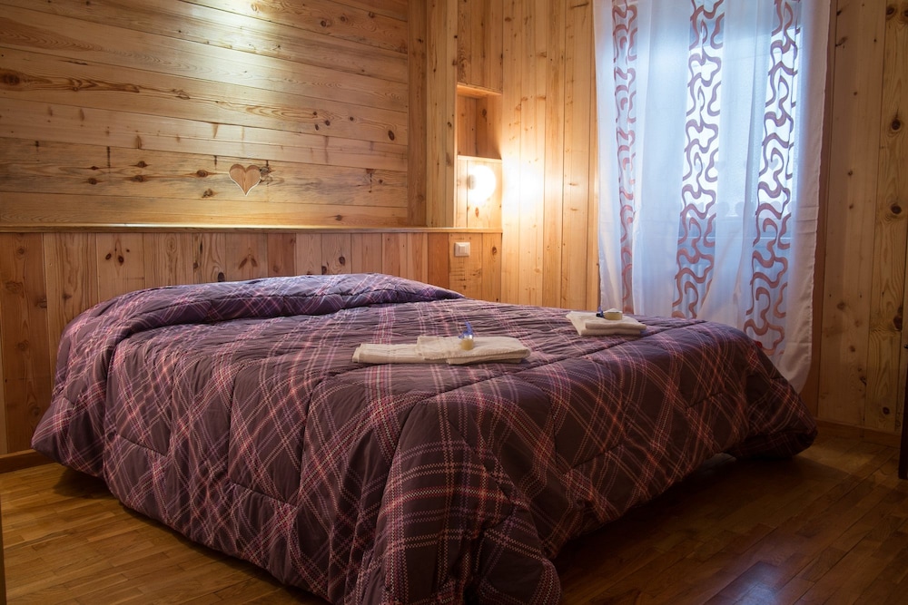 Basic Apartment, 2 Bedrooms, Balcony, Mountain View photo 2