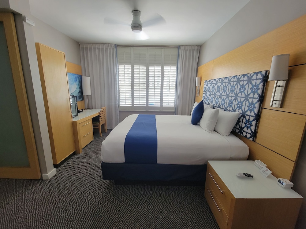 Deluxe Room, 1 King Bed - Photo 4