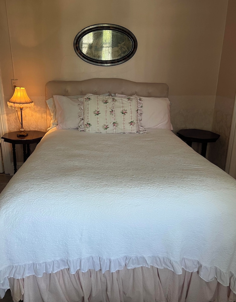 Deluxe Triple Room, Multiple Beds (Guest Room)