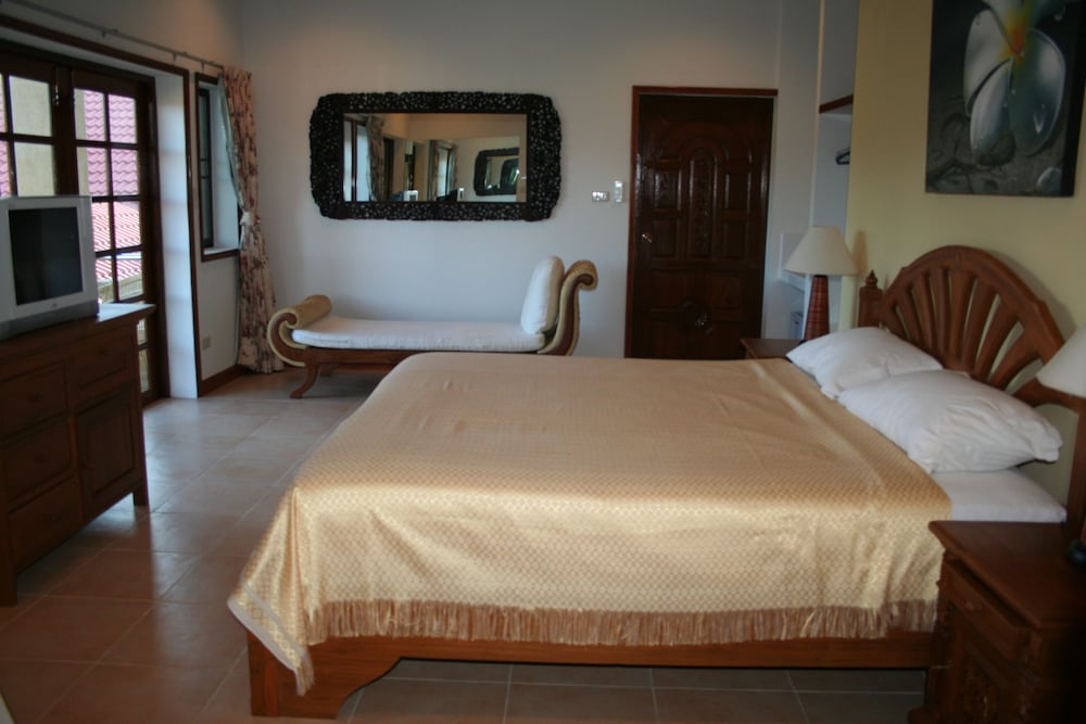 Jacuzi Suite photo 2