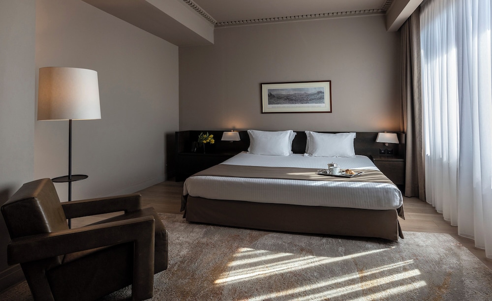 Acropolis Panoramic View Suite thumbnail 6