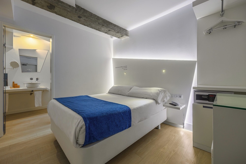 Double Room - Photo 3