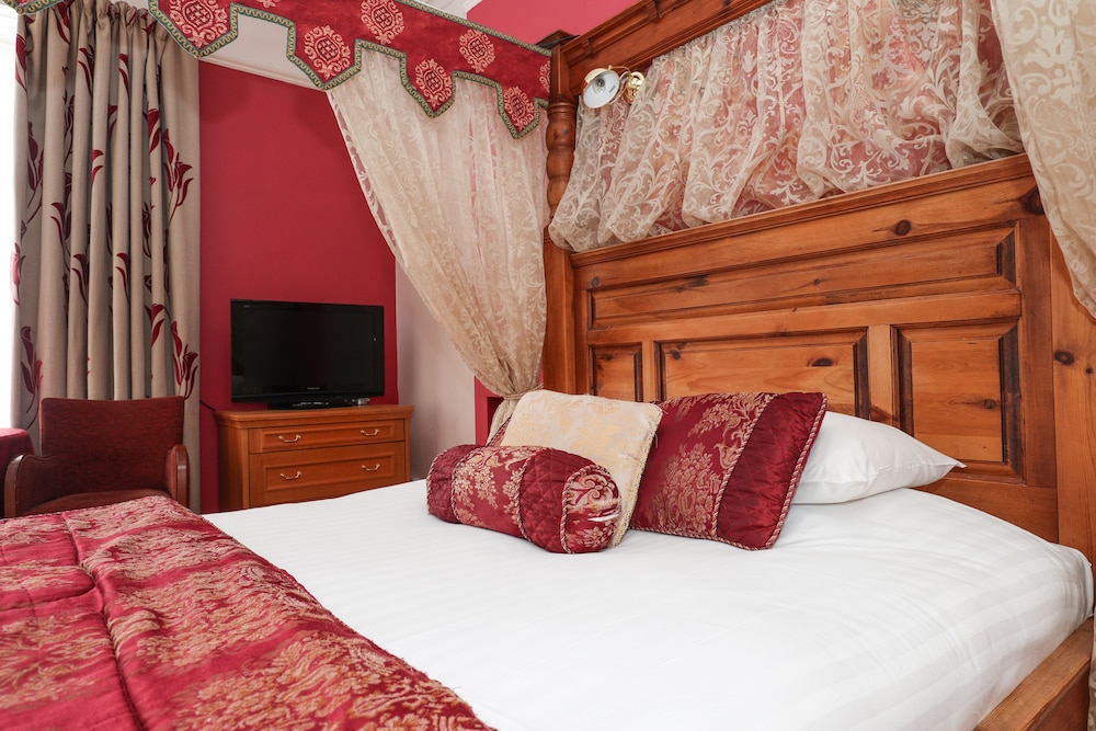 Four Poster Suite photo 2