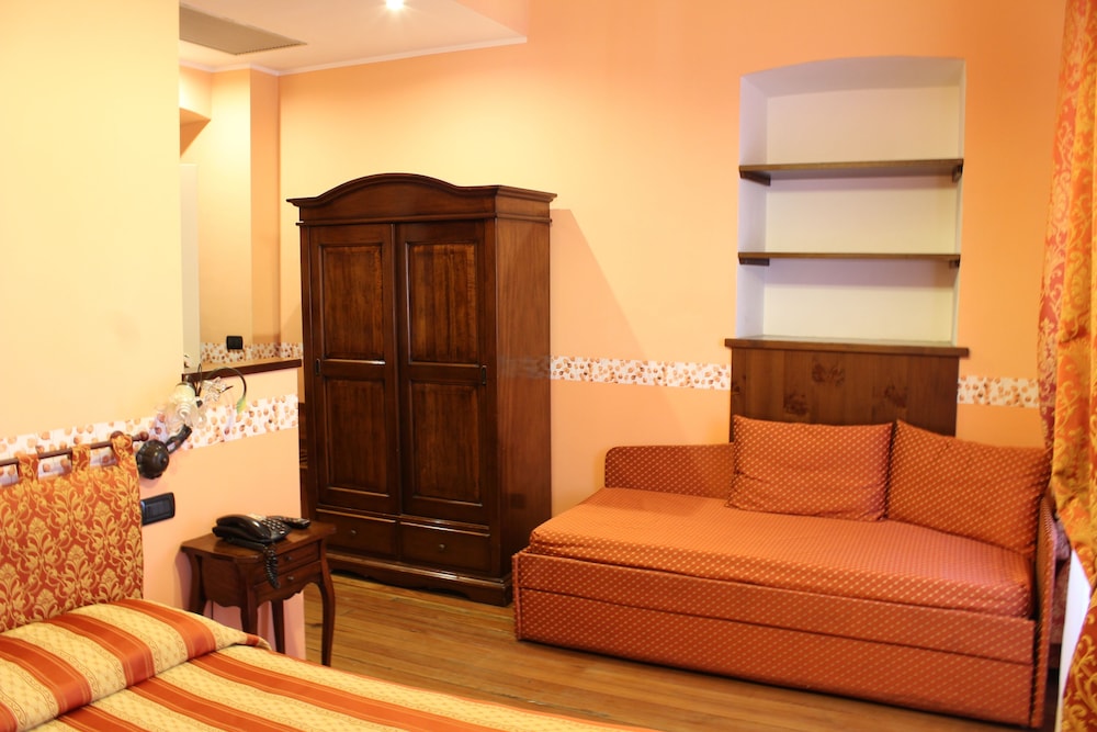 Classic Triple Room, City View