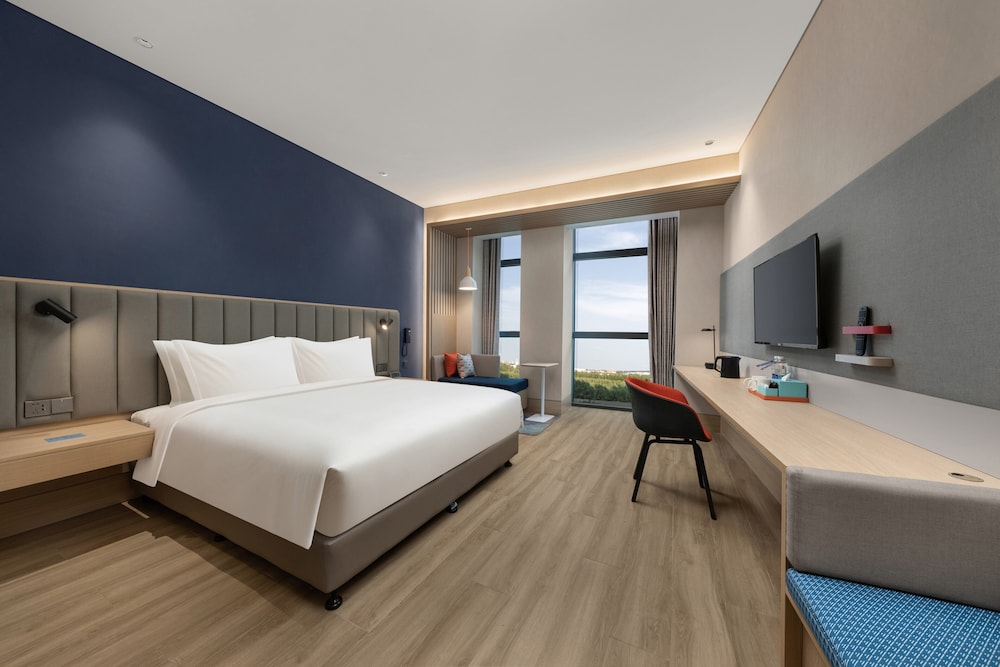Standard Room, 1 King Bed (Extra Floor Space)