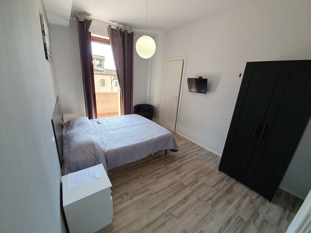Twin Room - Photo 7