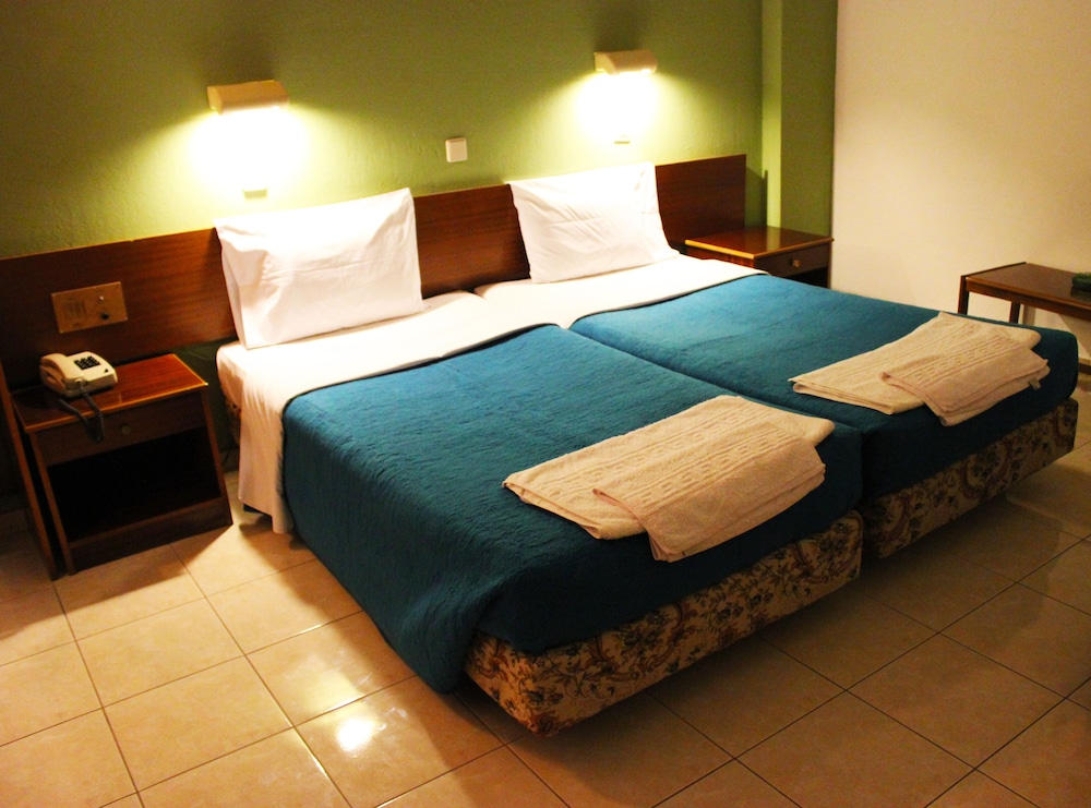 Standard Studio, 2 Twin Beds photo 2