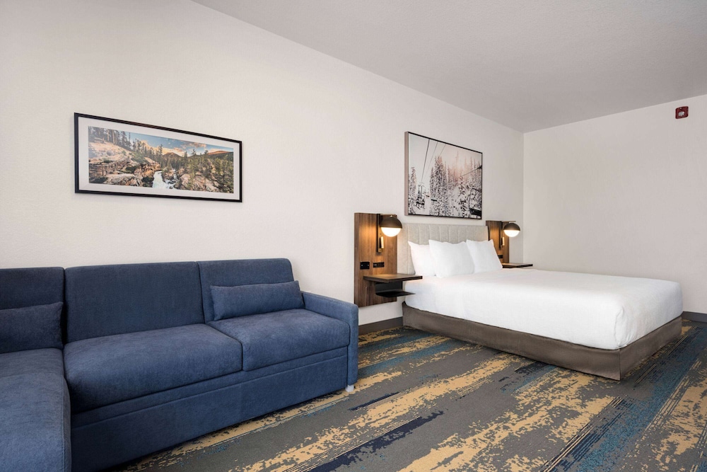 Deluxe Suite, 1 King Bed, Accessible, Non Smoking - Photo 8