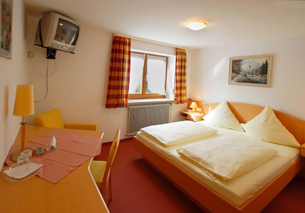 Basic Twin Room, Non Smoking