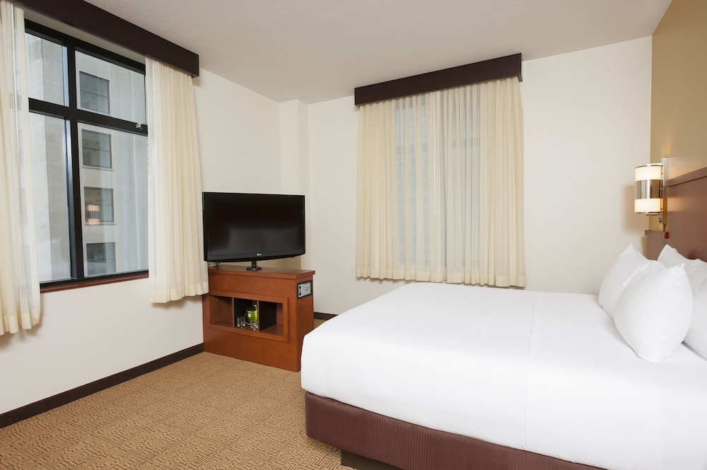 Room, 1 King Bed, Accessible (With Sofa bed, Shower/Tub) - Photo 2