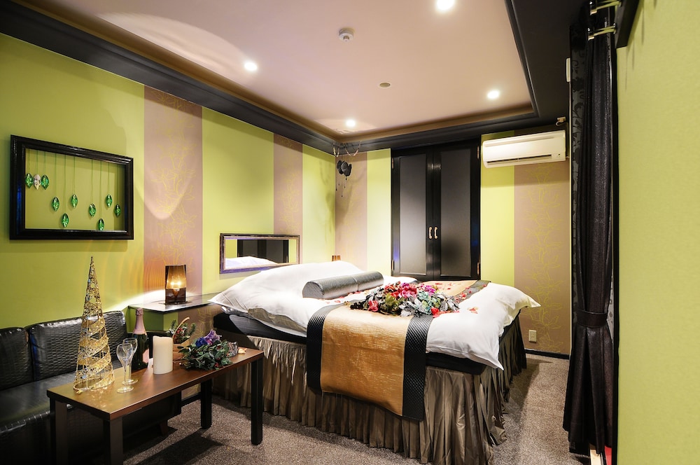 Basic Room, 1 Queen Bed, Non Smoking photo 3