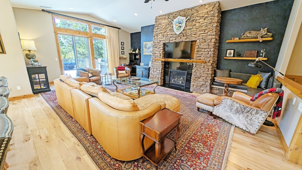 House, 6 Bedrooms