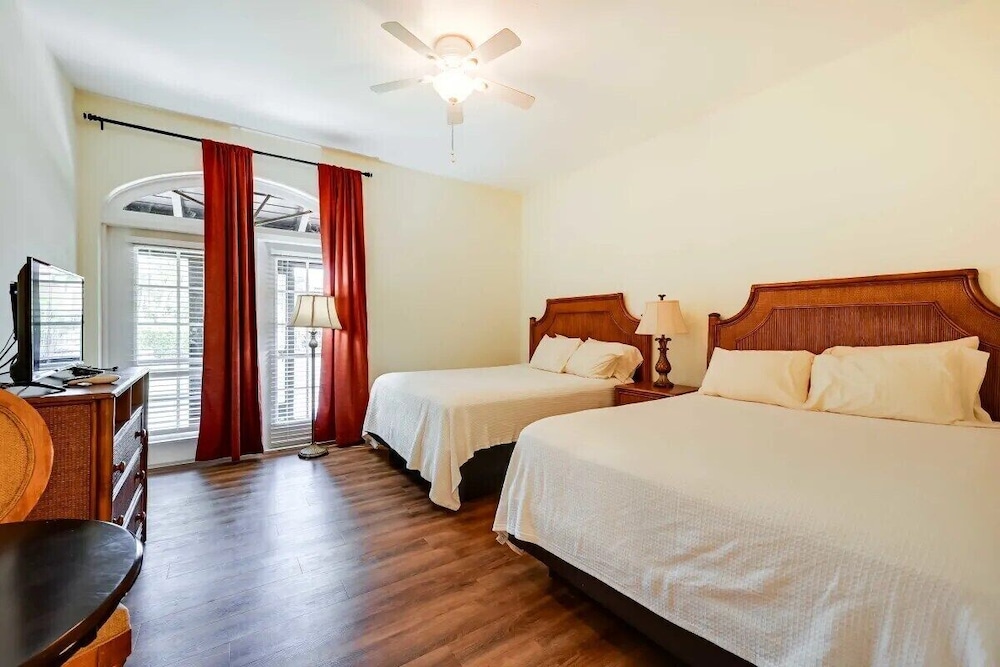 Cottage, Private Bathroom (2 Queen beds and Sofa) - Photo 1