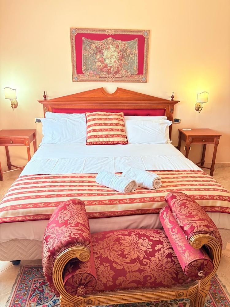 Superior Double or Twin Room - Photo 12