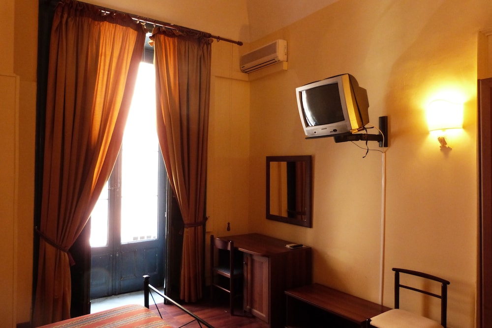 Family Room - Photo 3