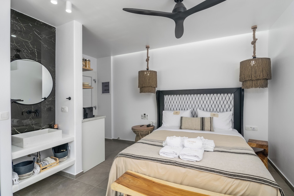 Suite, 1 Double Bed, Balcony, Garden View