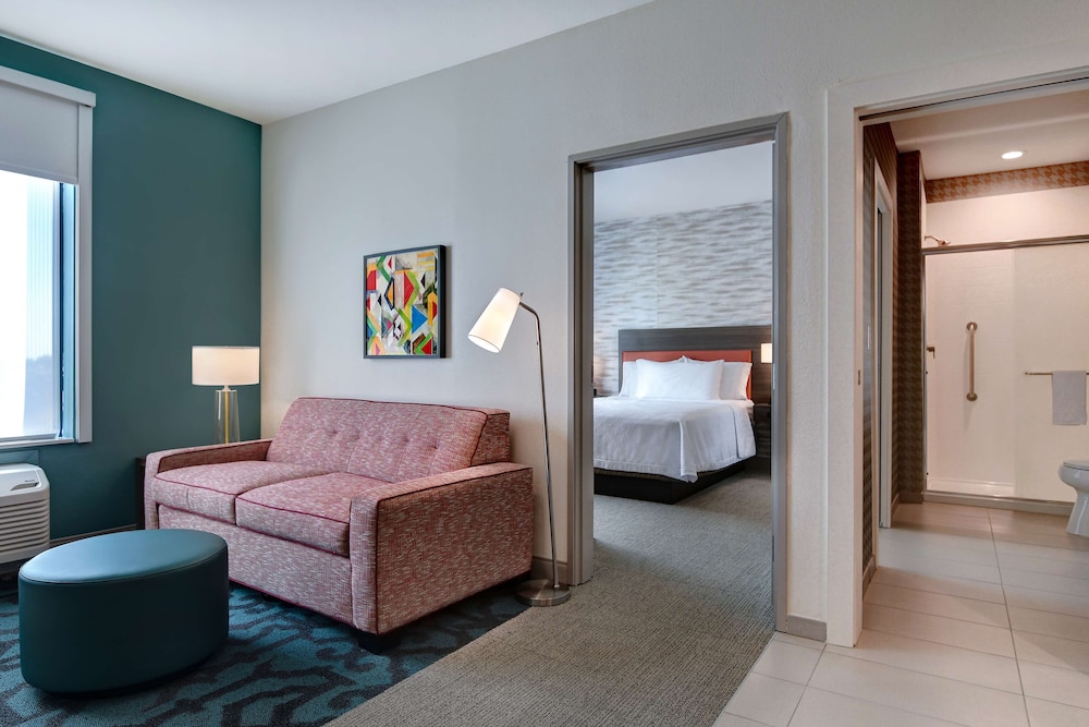 Suite, 1 Queen Bed, Accessible, Non Smoking (Hearing) - Photo 1
