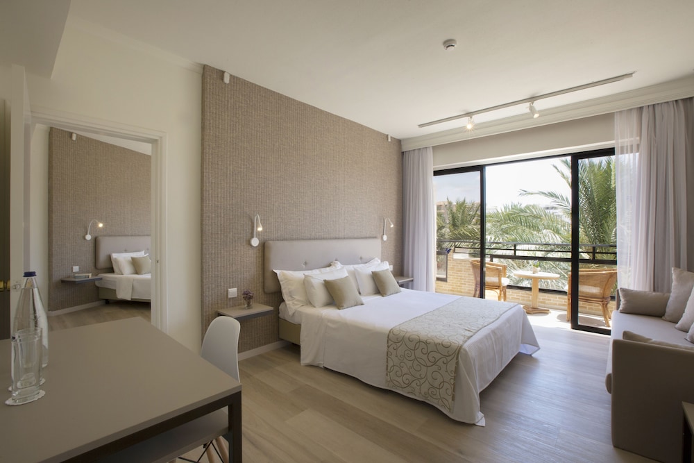 Family Suite, 2 Bedrooms (Inland View) - Photo 1