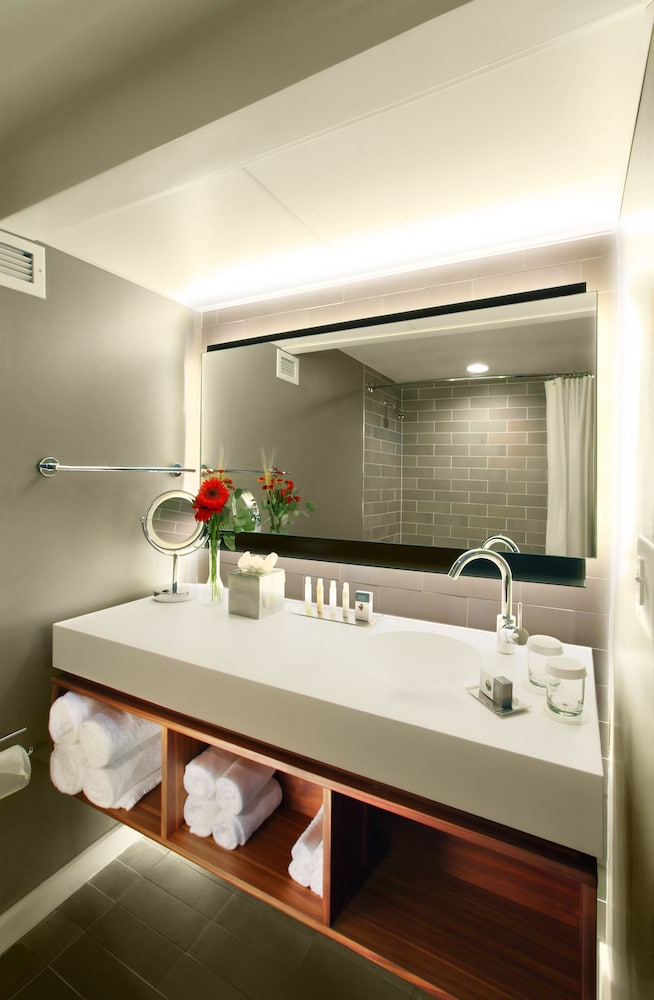 Room, 2 Queen Beds - Photo 2