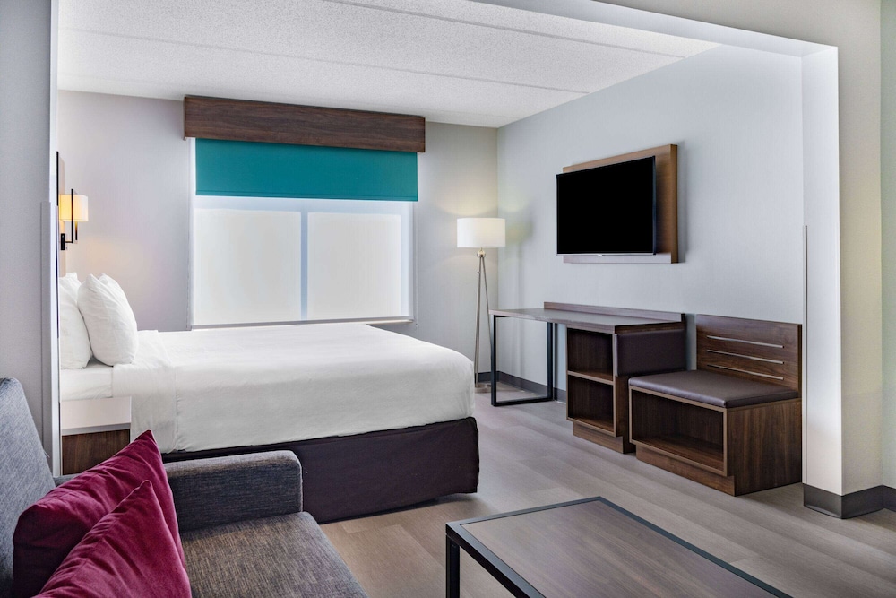 Standard Room, 1 King Bed - Photo 3