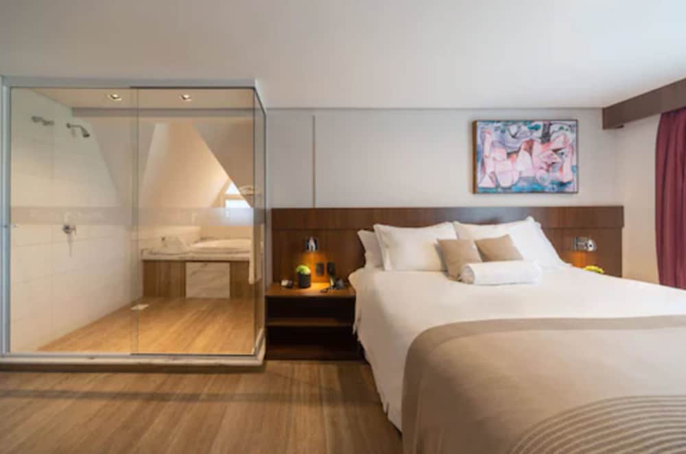 Signature Suite