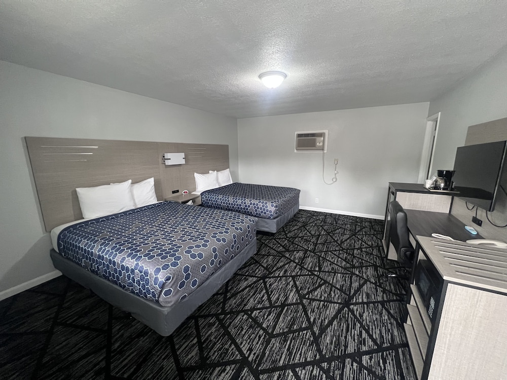 Standard Room, 2 Queen Beds - Photo 1