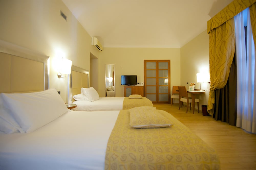 Standard Room, 2 Twin Beds - Photo 3