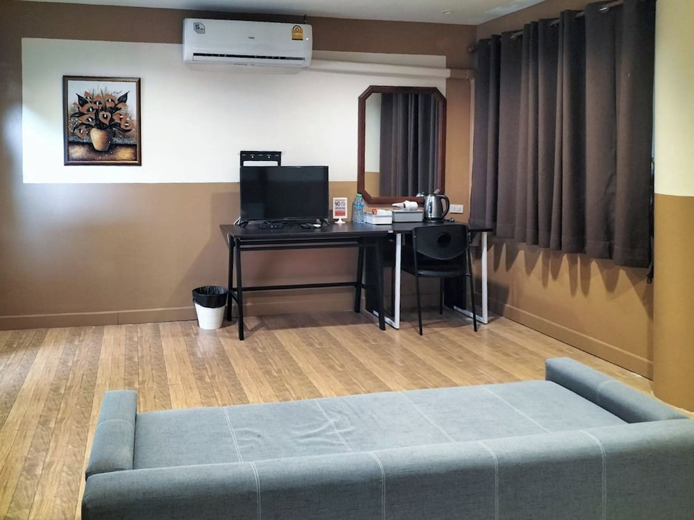 Deluxe Room, 1 King Bed photo 2