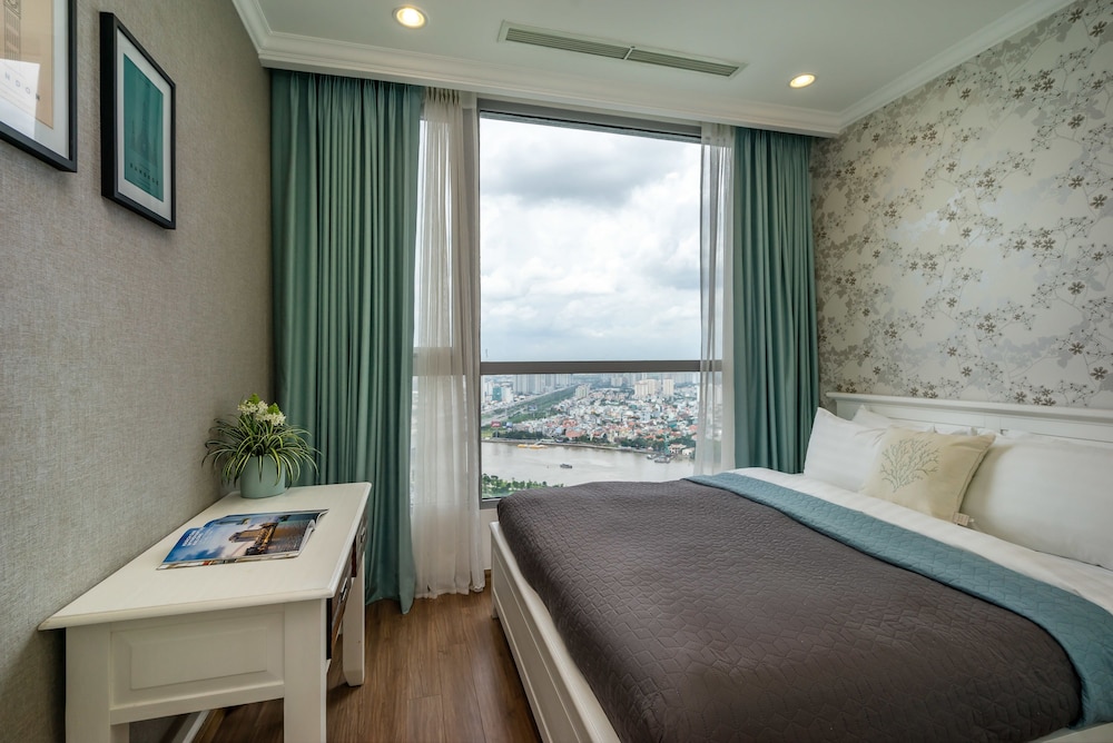 Three-Bedroom Apartment with Balcony and City View photo 1