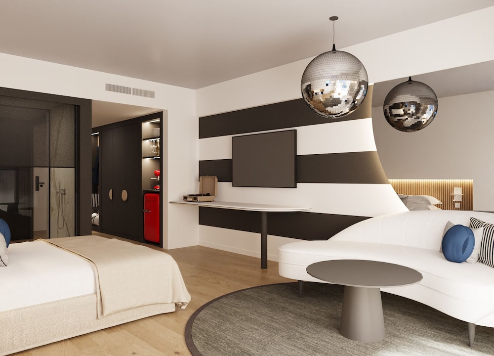 Junior Suite, Terrace, Poolside