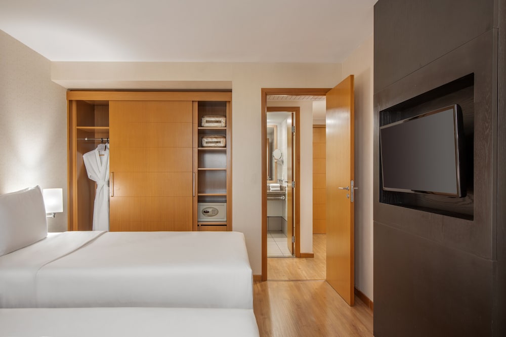 Standard Twin Room - Photo 3