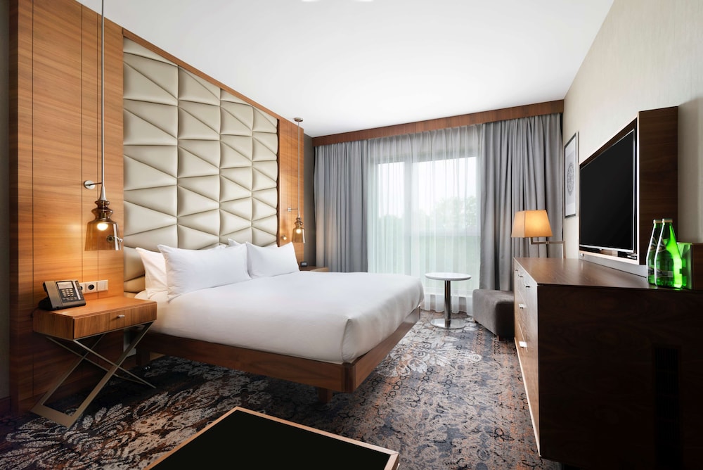 Presidential Suite, 1 King Bed, Non Smoking (Lounge Access) photo 3