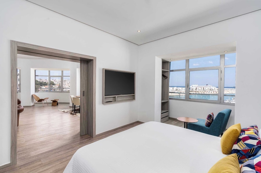 Superior Suite, Pool View - Photo 4