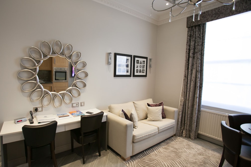 Suite, 1 Queen Bed, Kitchen, Annex Building (1st Floor) photo 3