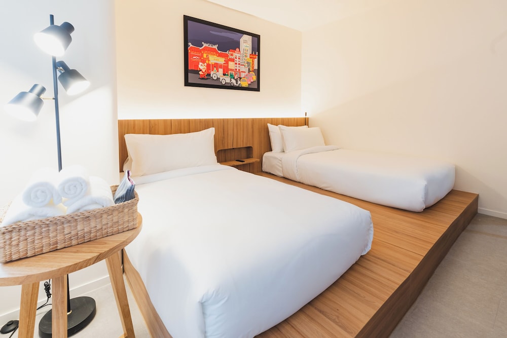 Basic Suite, 1 King Bed photo 3