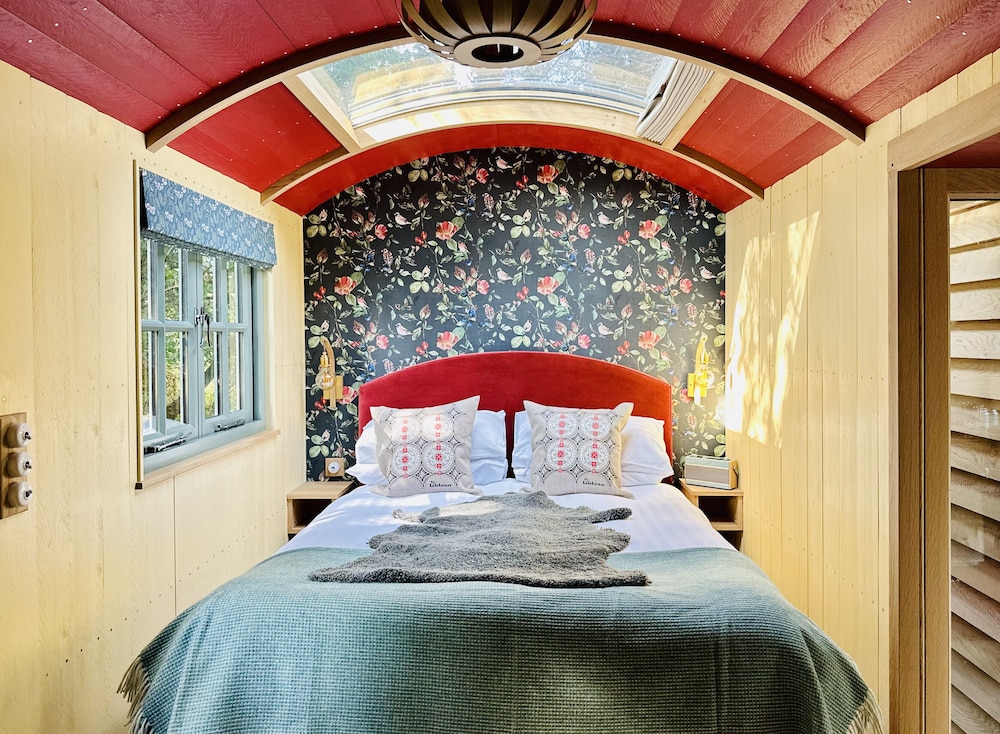 Suite (Couples Woodland, Luxury Shepherd Hut) - Photo 1