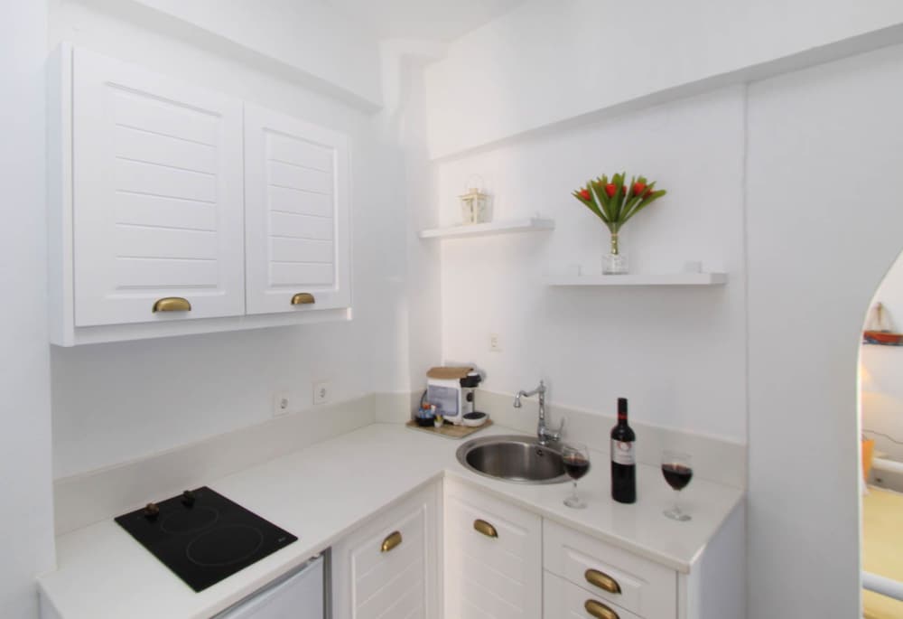 Suite, Jetted Tub - Photo 11