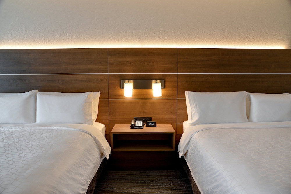 Suite, 2 Queen Beds, Accessible (Communications, Living Area) - Photo 2