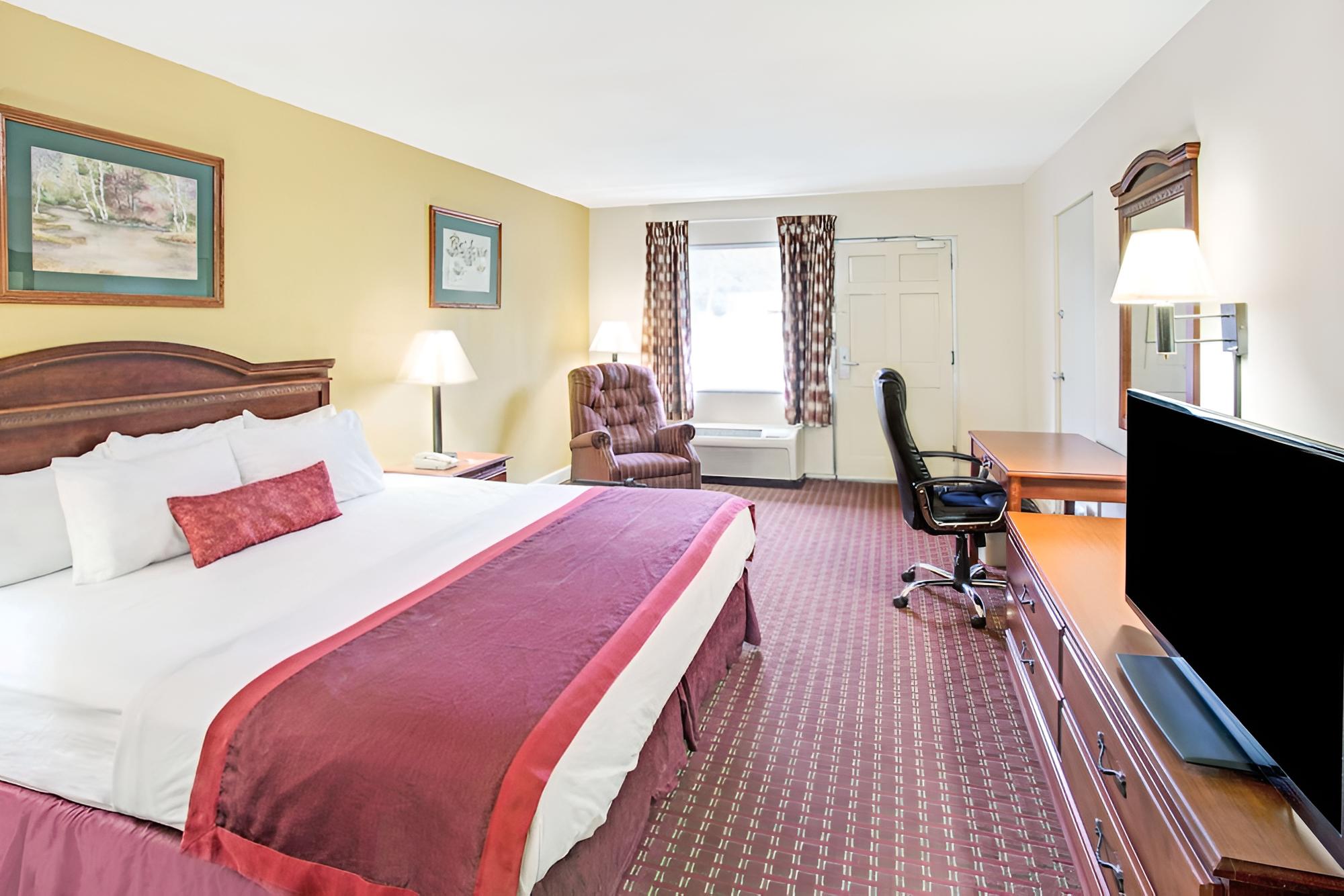 Room, 1 King Bed, Accessible, Non Smoking (Mobility) photo 3