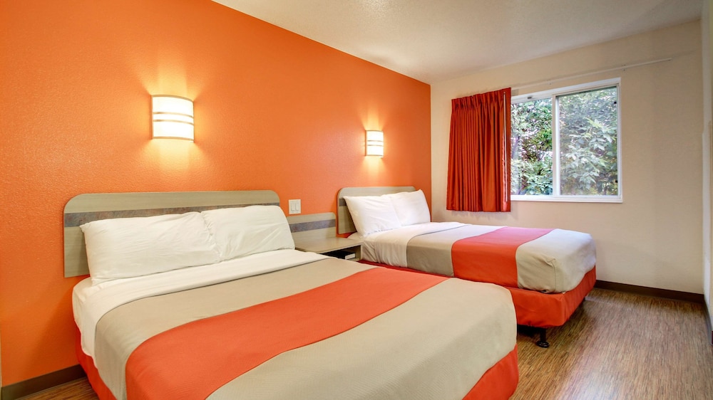 Deluxe Room, 2 Double Beds, Smoking, Refrigerator & Microwave photo 3