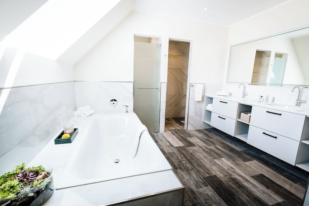 Suite (in the Gardenvilla) photo
