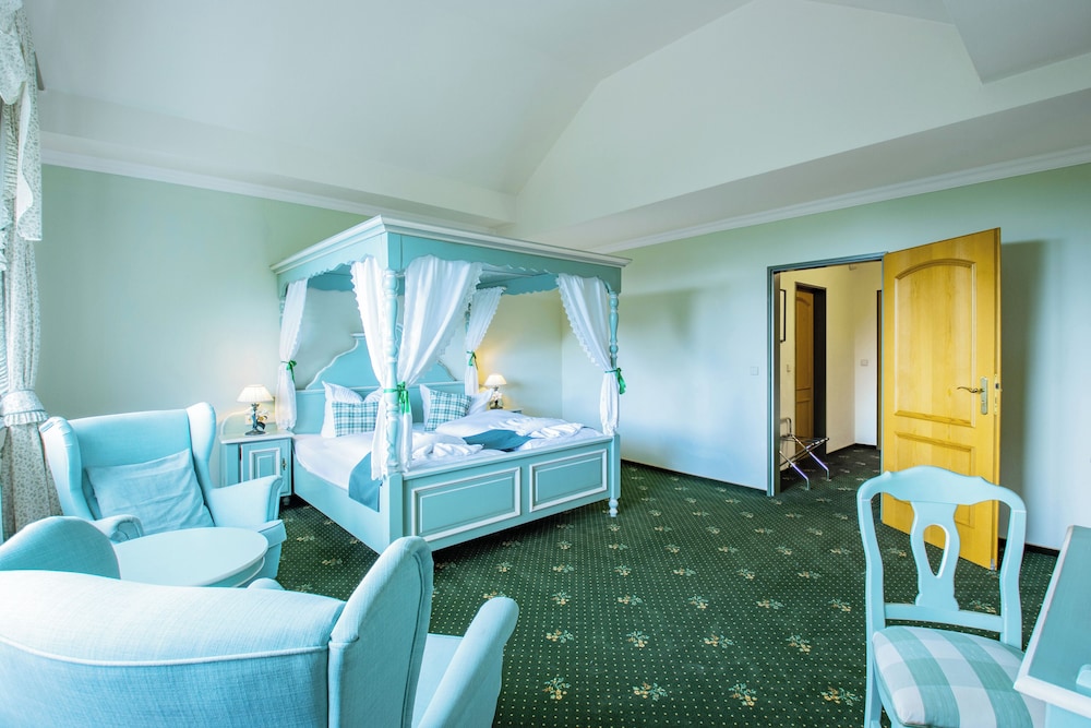 Junior Double Room, 1 Queen Bed, Bathtub photo 2