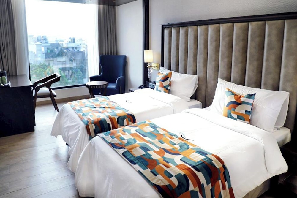 Executive Room - Photo 8