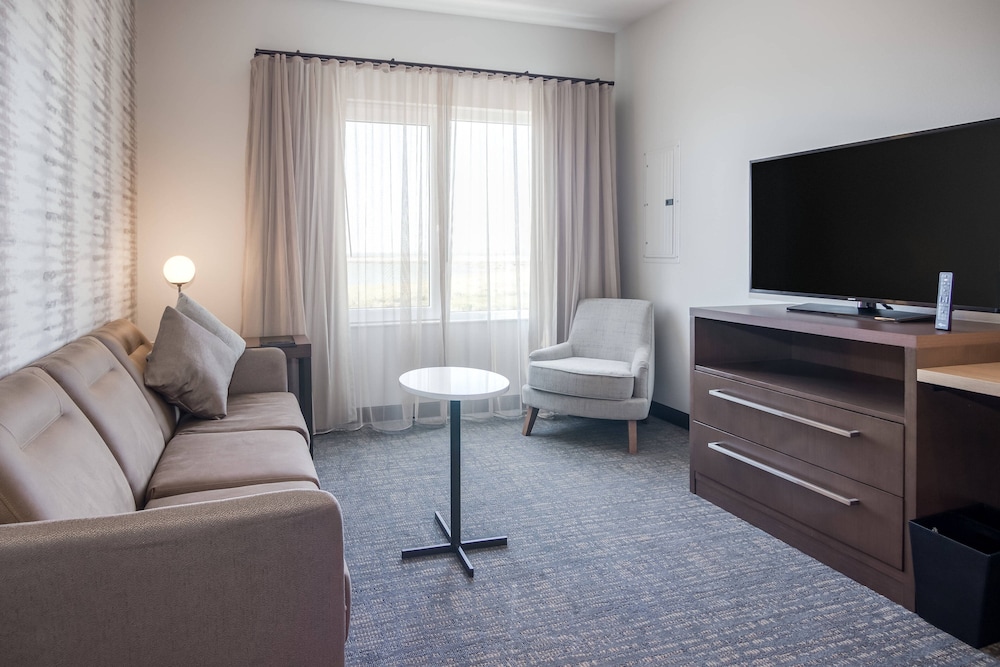 Suite, 2 Bedrooms (Full Kitchen) - Photo 1