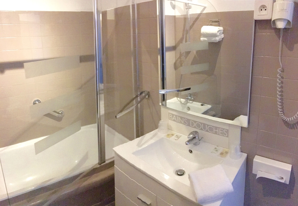 Superior Double Room, City View (or Mountain view) photo 2