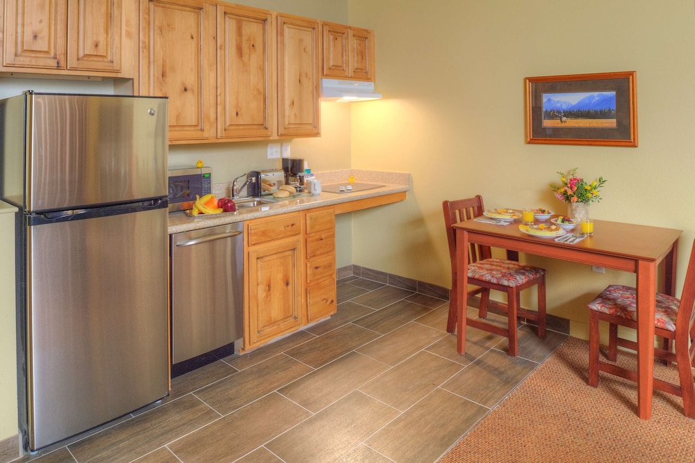 Suite, 1 King Bed, Accessible (Mobility & Hearing, Roll-in Shower) - Photo 1